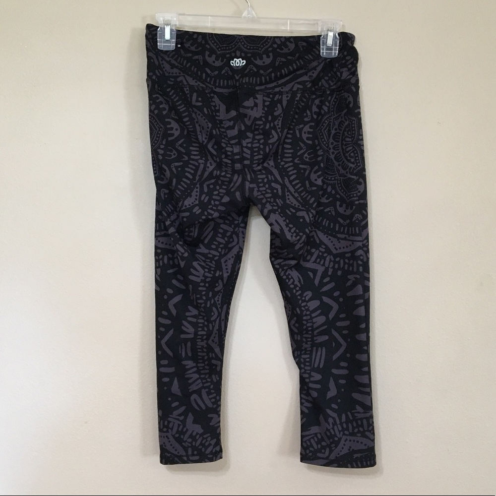 EUC Maurices Cropped Yoga Pants - Picture 3 of 5